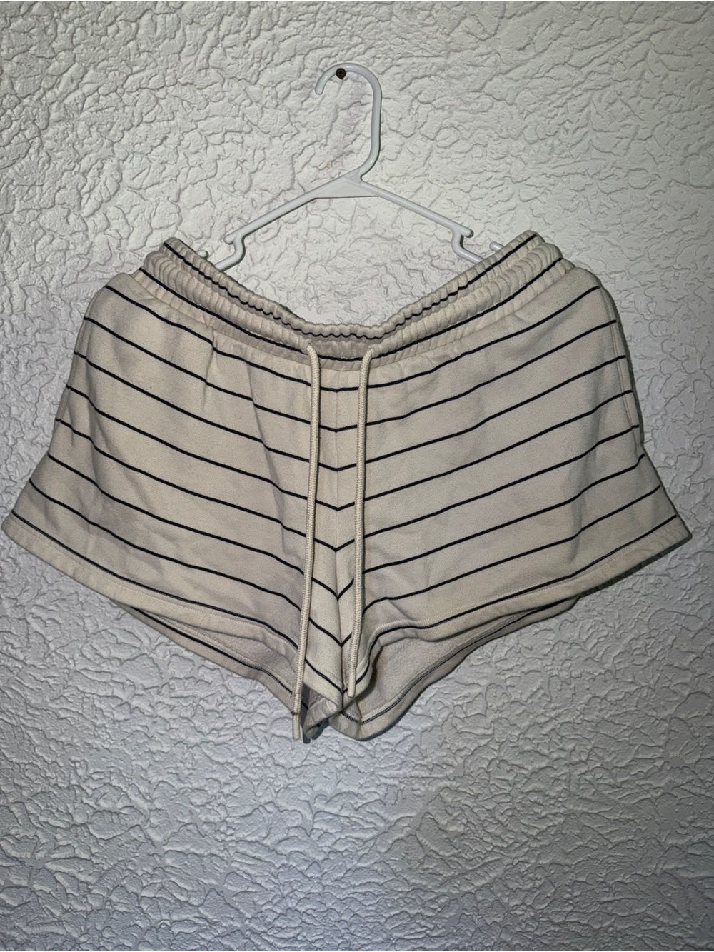 Universal Thread Cream Black Striped Fleece Lounge Shorts Drawstring Medium